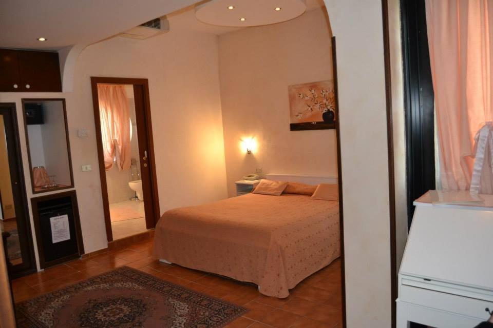 Hotel Eden Osio Sotto Habitación foto
