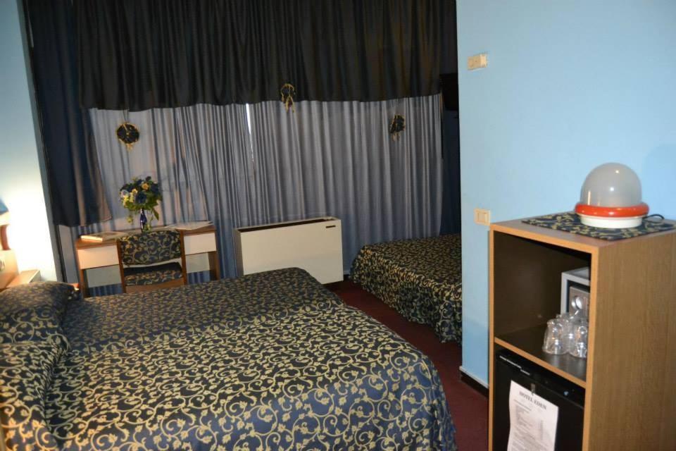 Hotel Eden Osio Sotto Habitación foto
